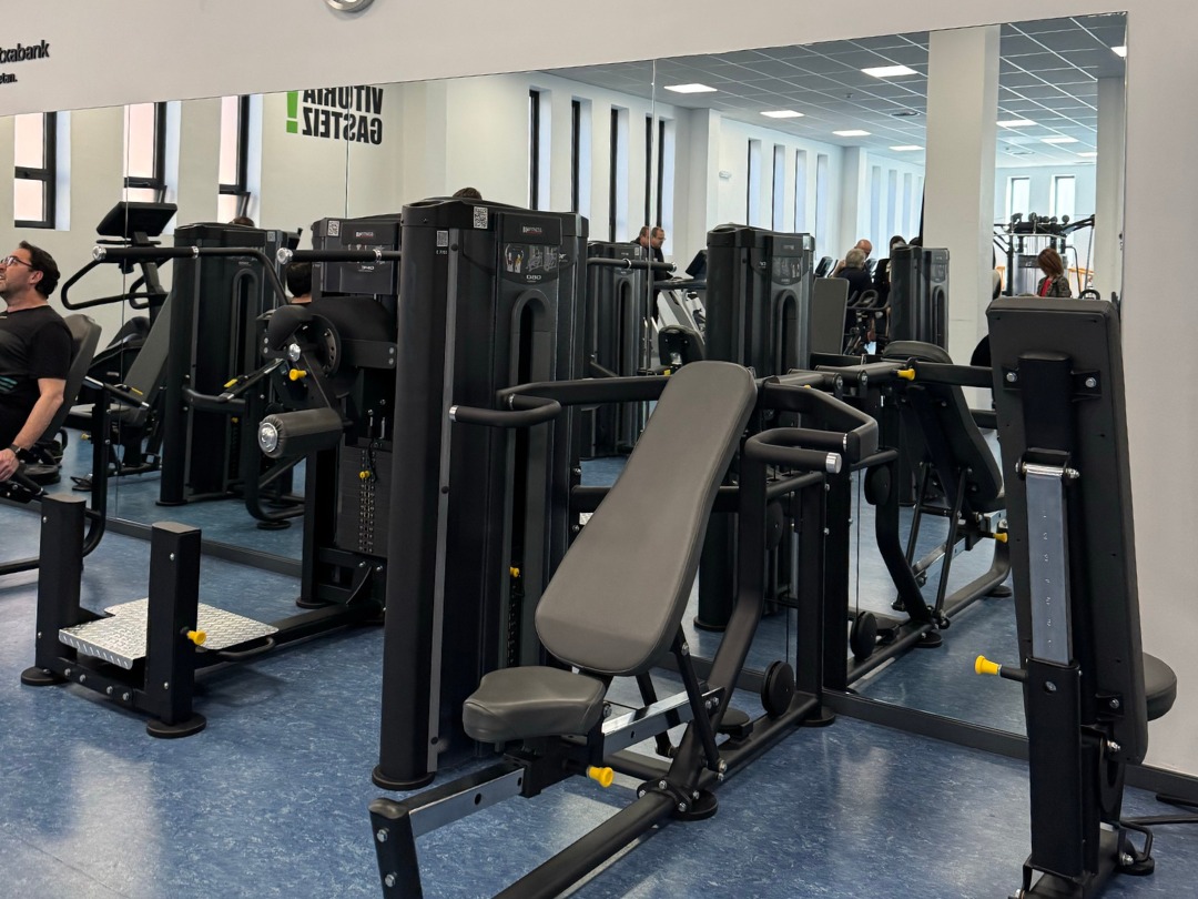 We had the honor of attending the inauguration of the new adapted physical activity room at the @zuzenak_vitoria sports club in Vitoria-Gasteiz.We have equipped the space with 31 adapted strength and cardio mac (3).jpg